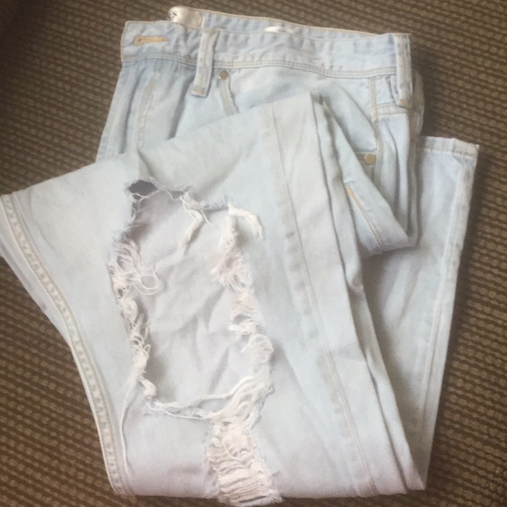 Guess distressed tapered crop 36